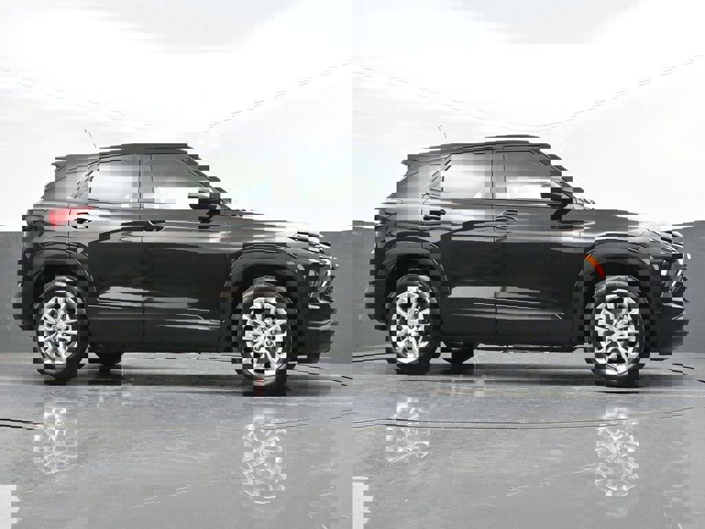 Certified 2025 Chevrolet TrailBlazer LS image 38