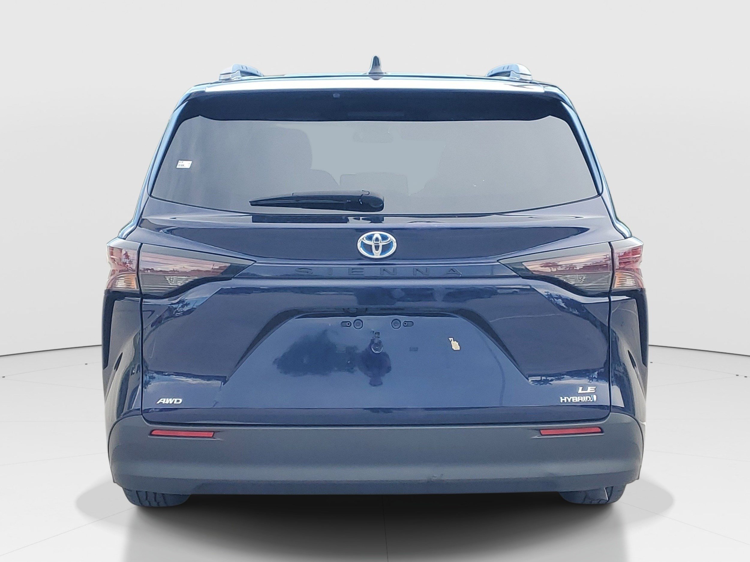 Used 2024 Toyota Sienna LE AWD/4WD image 4