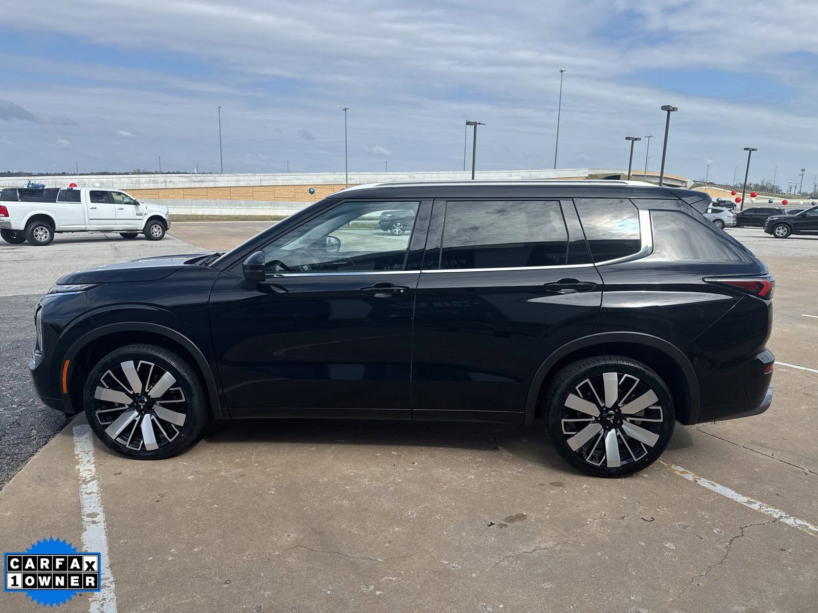 Used 2025 Mitsubishi Outlander SEL image 6
