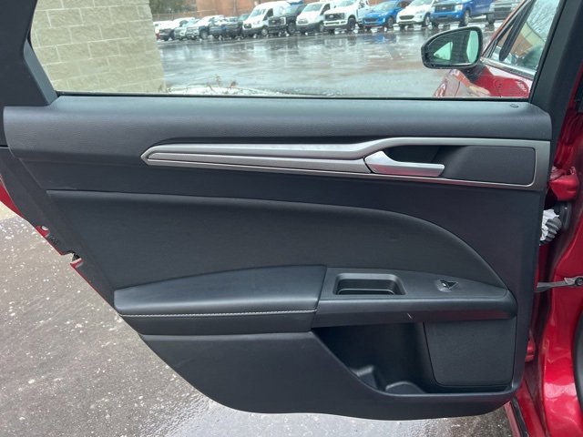 Used 2020 Ford Fusion SE image 15