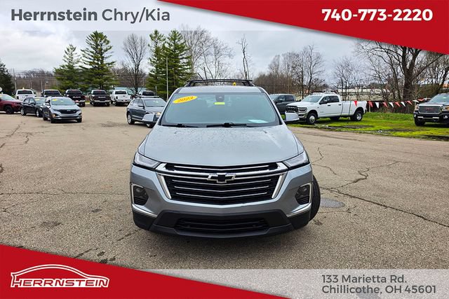 Used 2023 Chevrolet Traverse LT FWD image 2