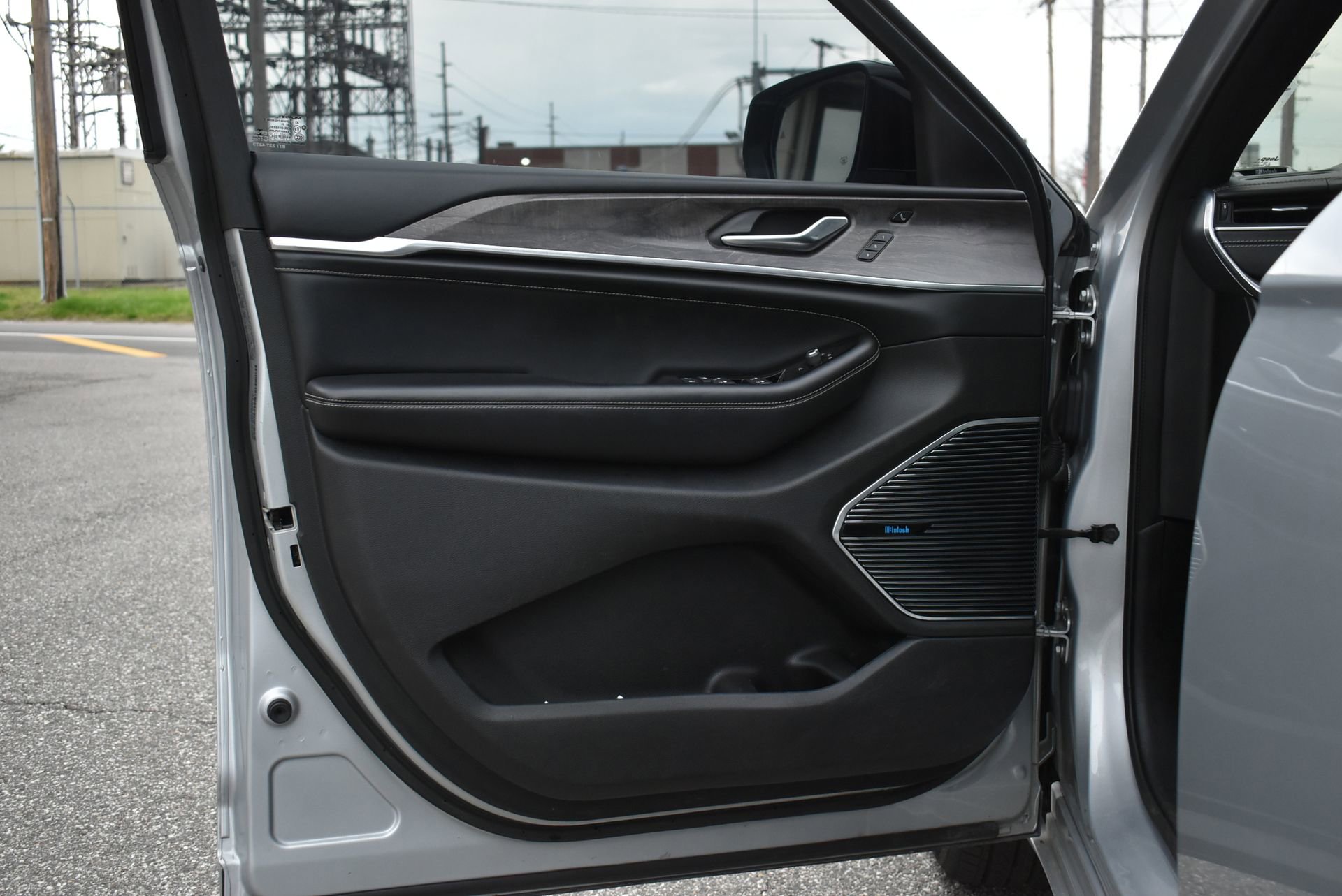 Used 2021 Jeep Grand Cherokee L Overland w/ Luxury Tech Group IV image 12