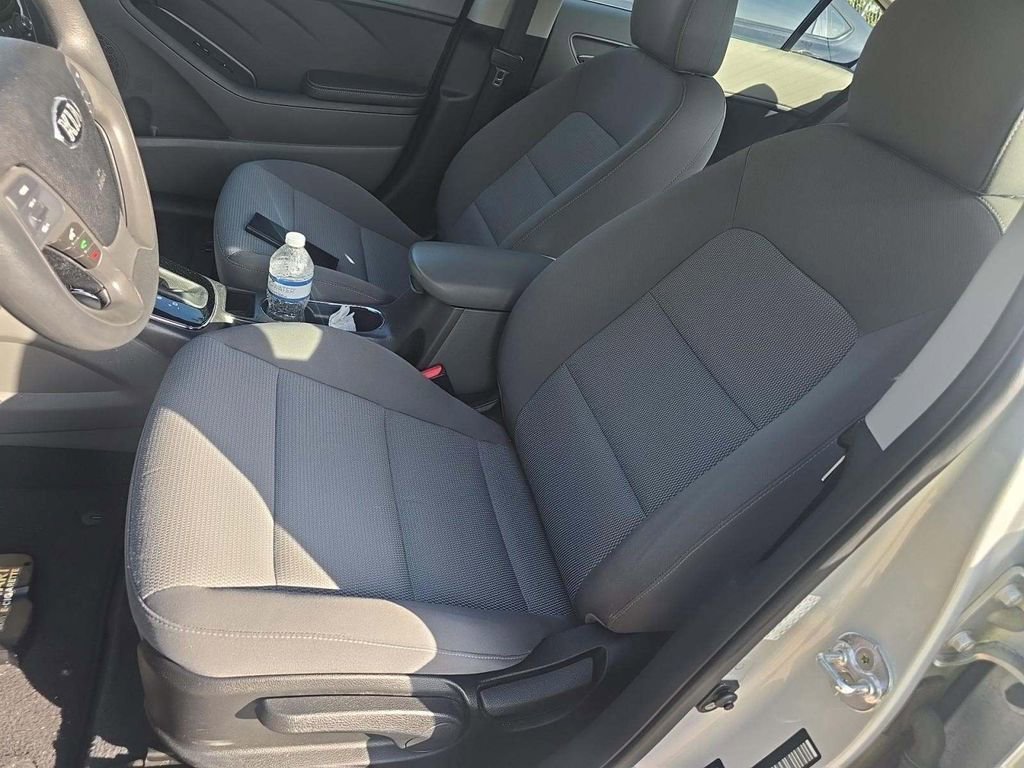 Used 2017 Kia Forte LX image 3