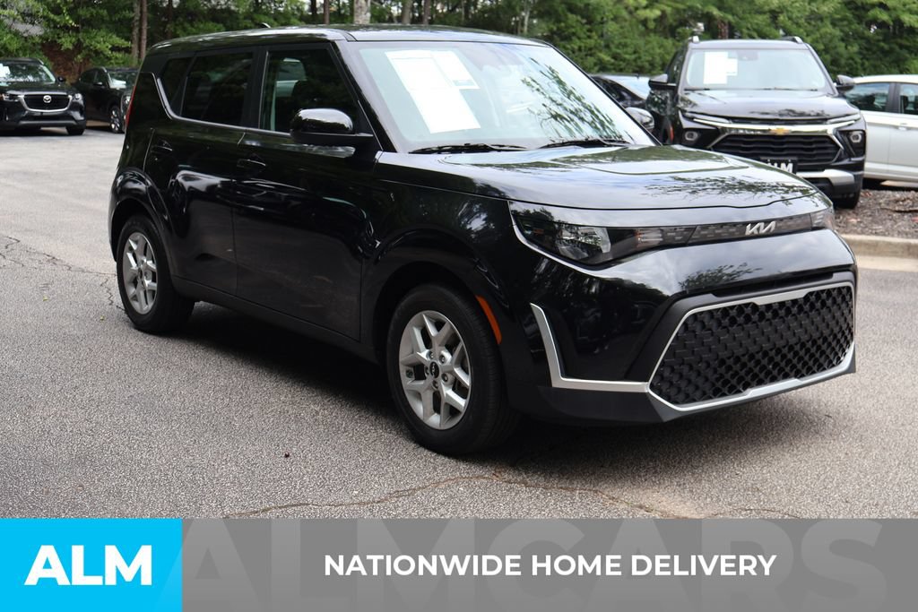 Used 2025 Kia Soul LX w/ LX Technology Package FWD image 4
