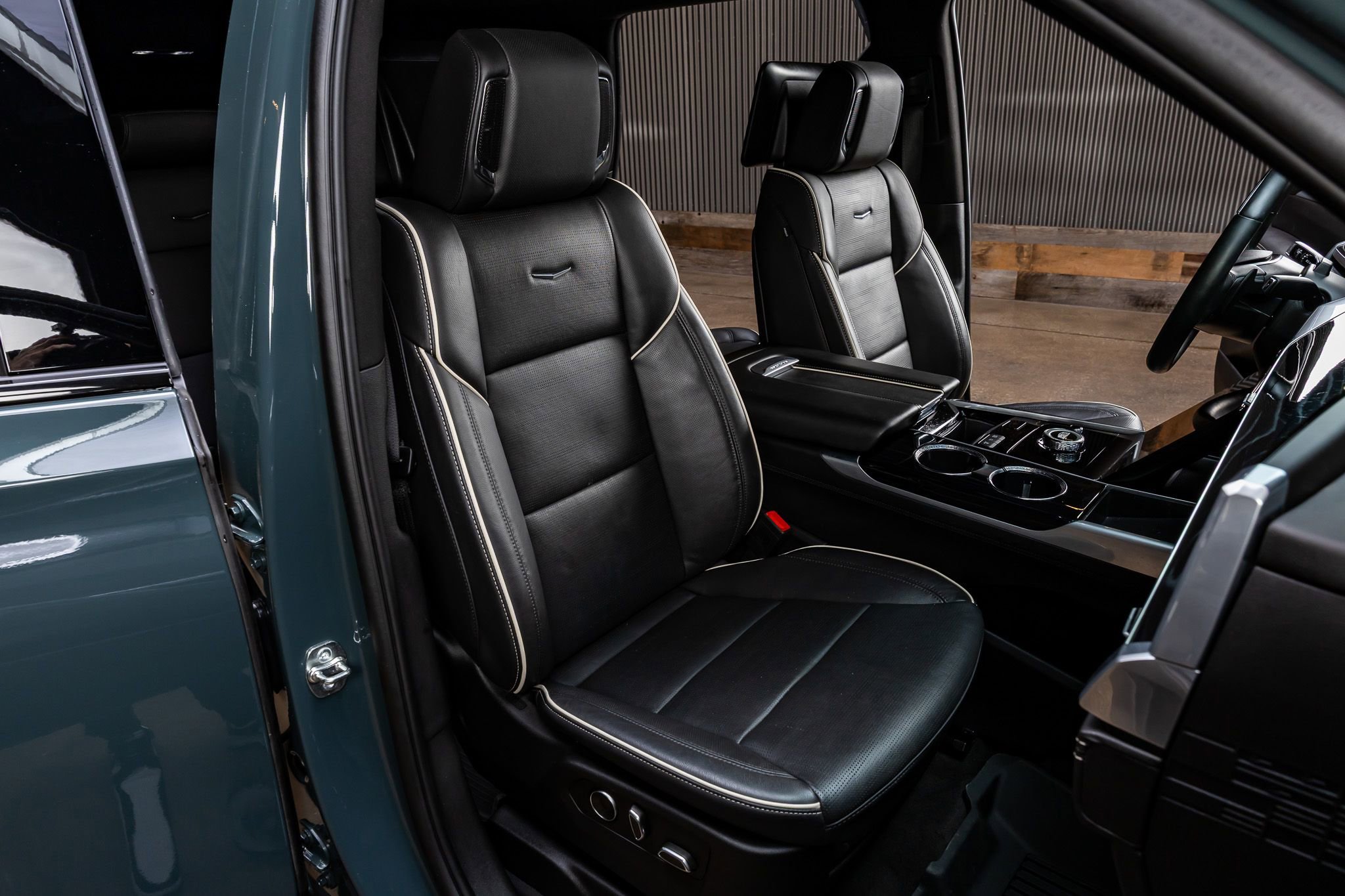 Used 2025 Cadillac Escalade Sport w/ Touring Package AWD/4WD image 30
