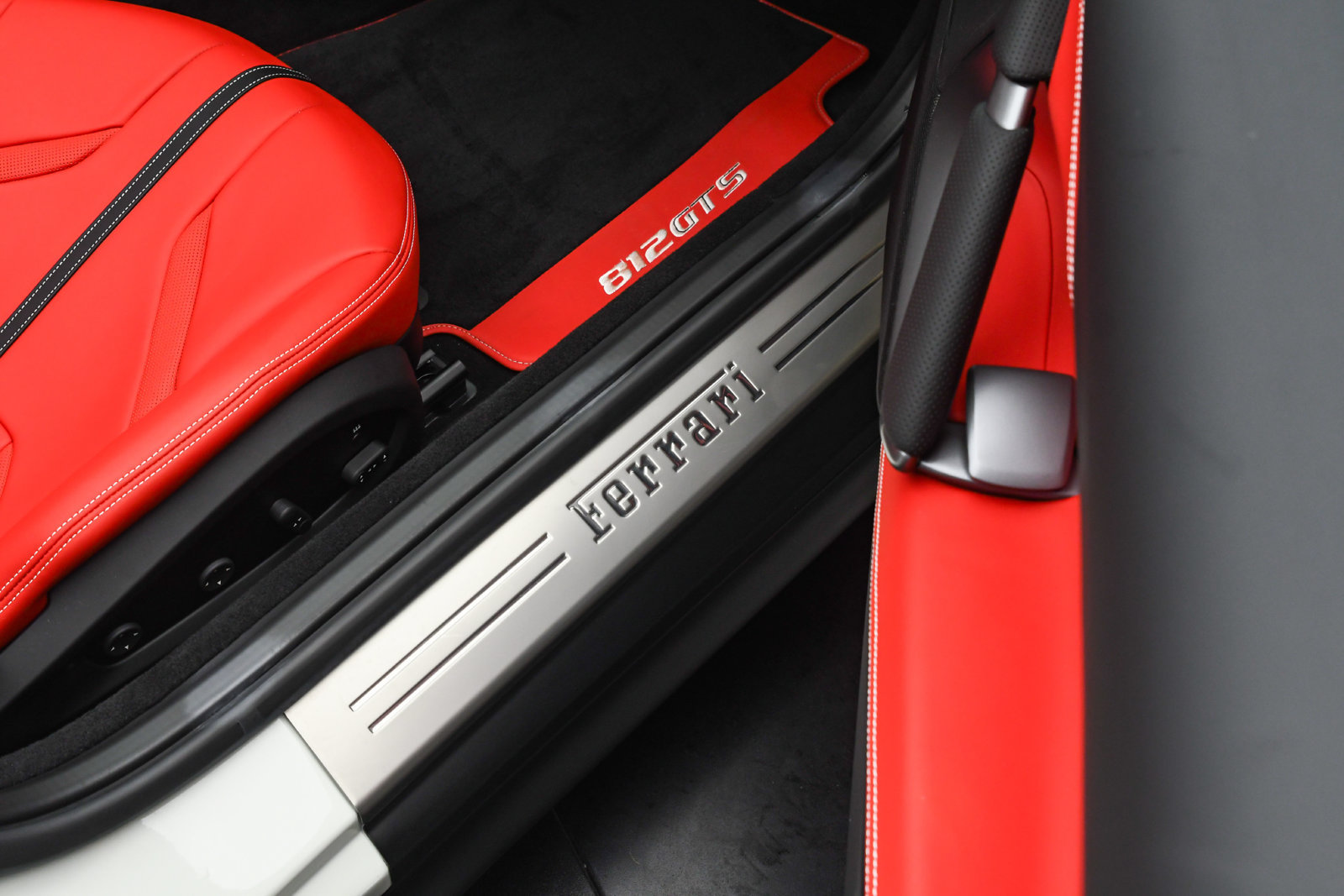 Used 2022 Ferrari 812 GTS RWD image 28