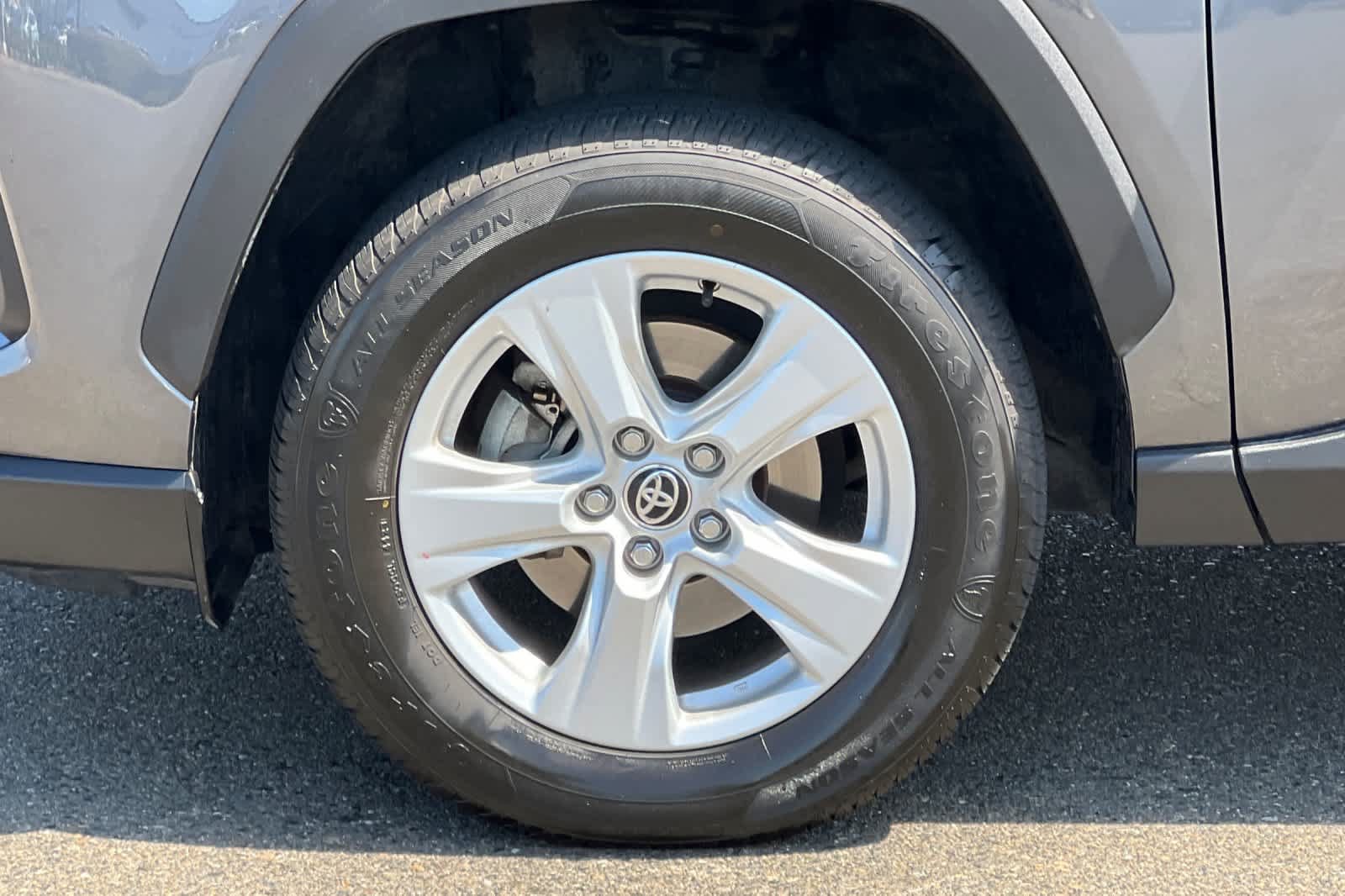 Used 2020 Toyota RAV4 LE AWD/4WD image 30