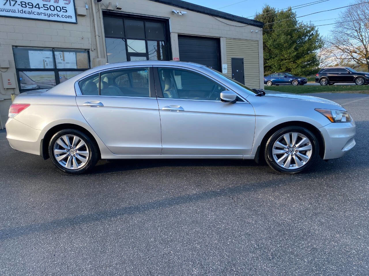 Used 2011 Honda Accord EX-L image 2