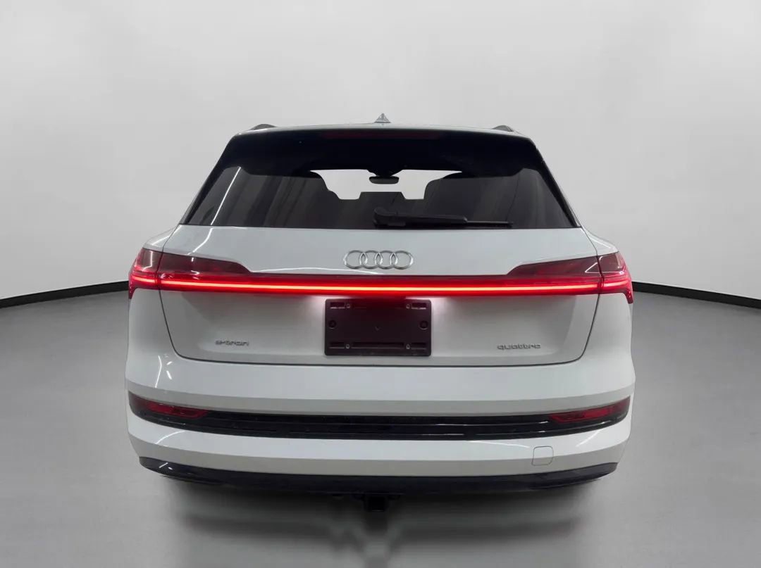 Used 2022 Audi e-tron Premium w/ Convenience Plus Package AWD/4WD image 8