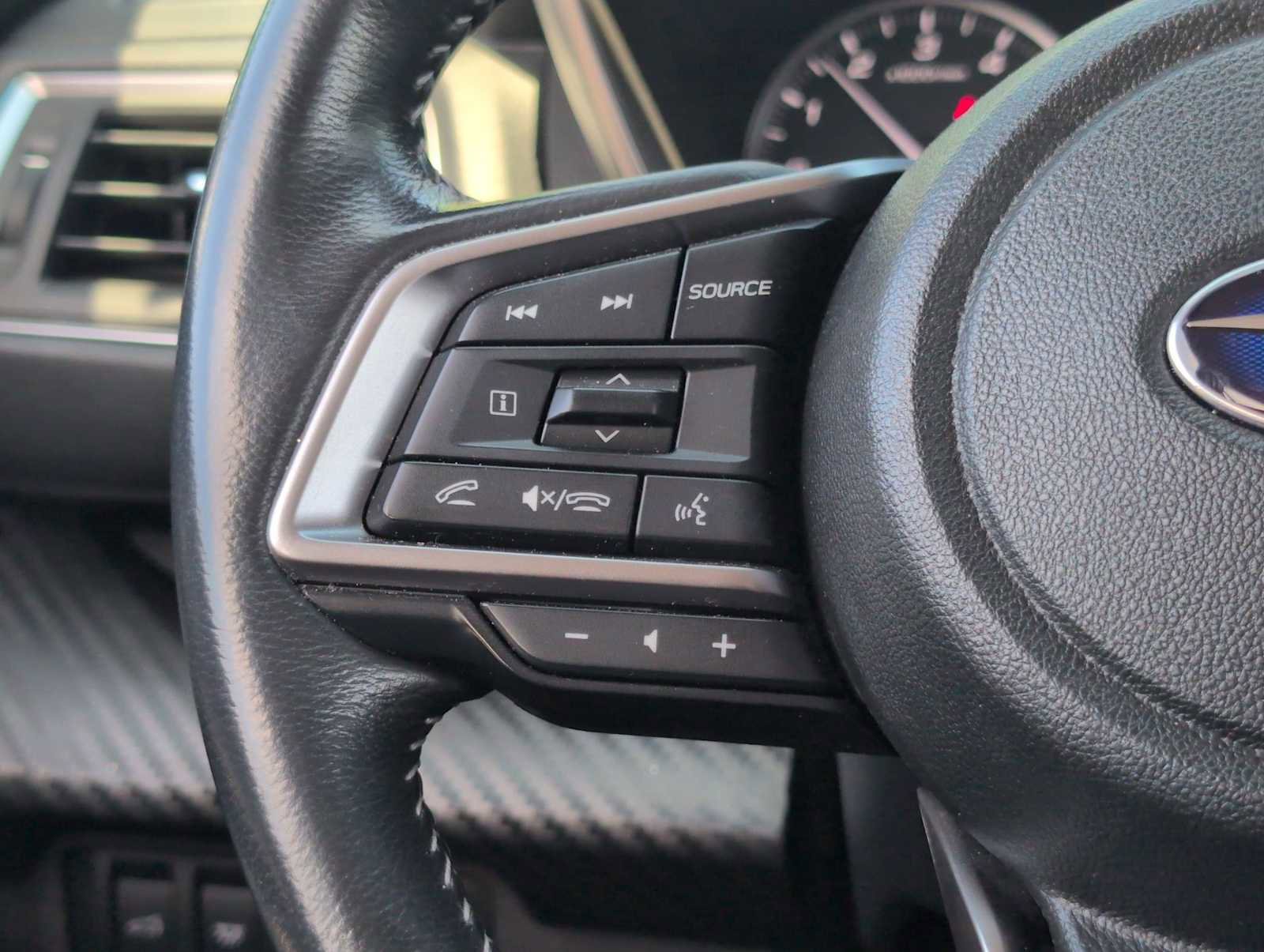 Used 2023 Subaru Ascent Premium w/ Convenience Package AWD/4WD image 23