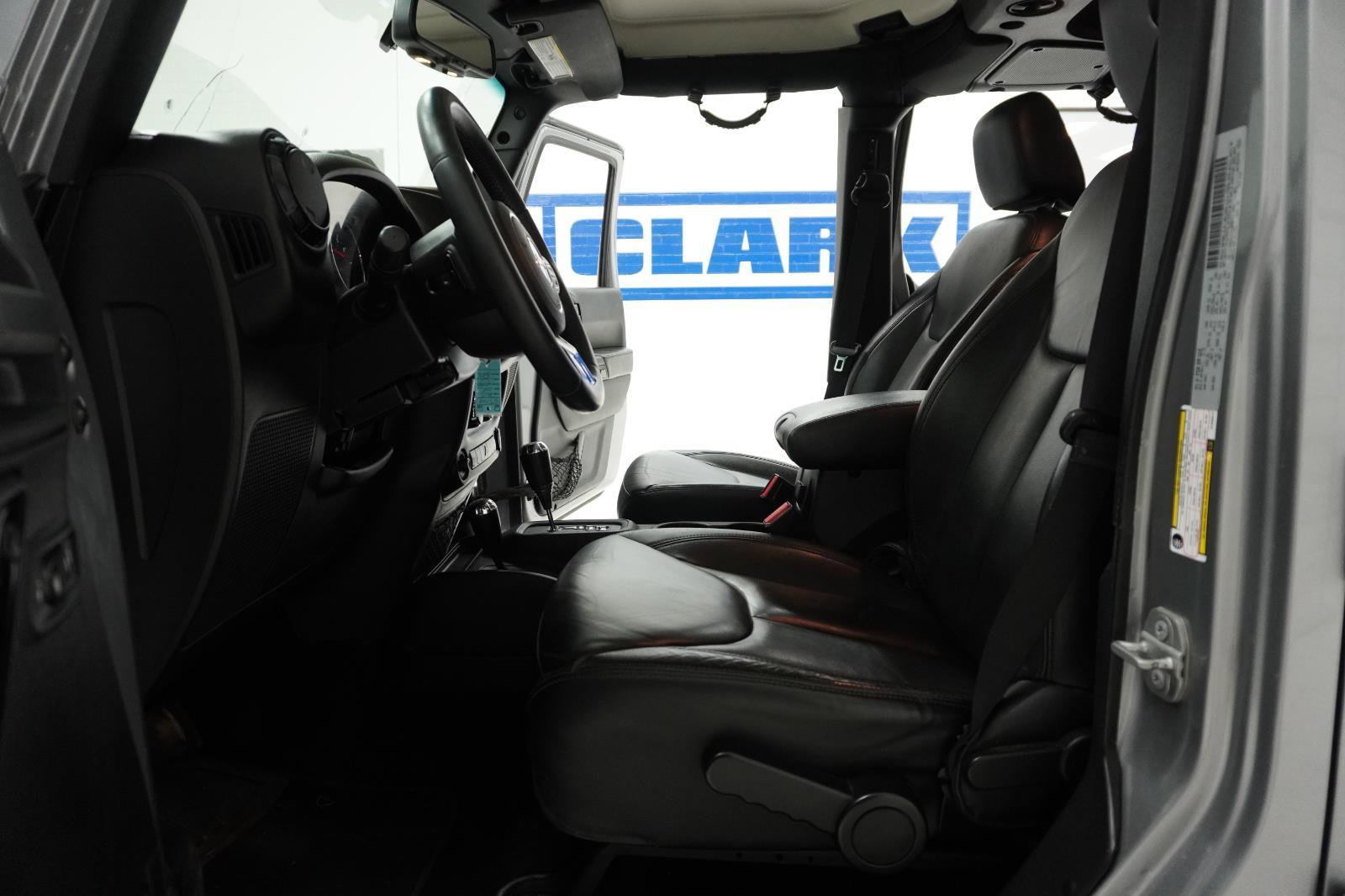 Used 2015 Jeep Wrangler Altitude image 15