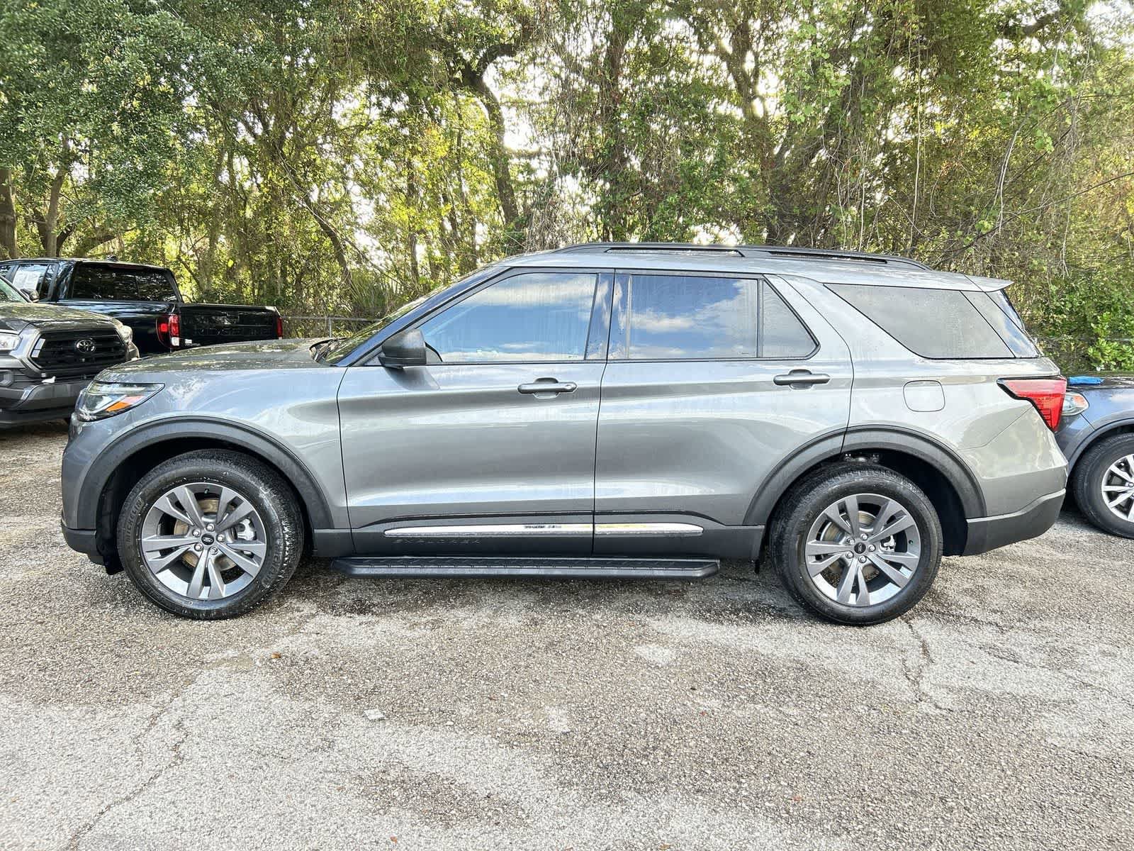 Used 2025 Ford Explorer Active w/ Active Comfort Package AWD/4WD image 4