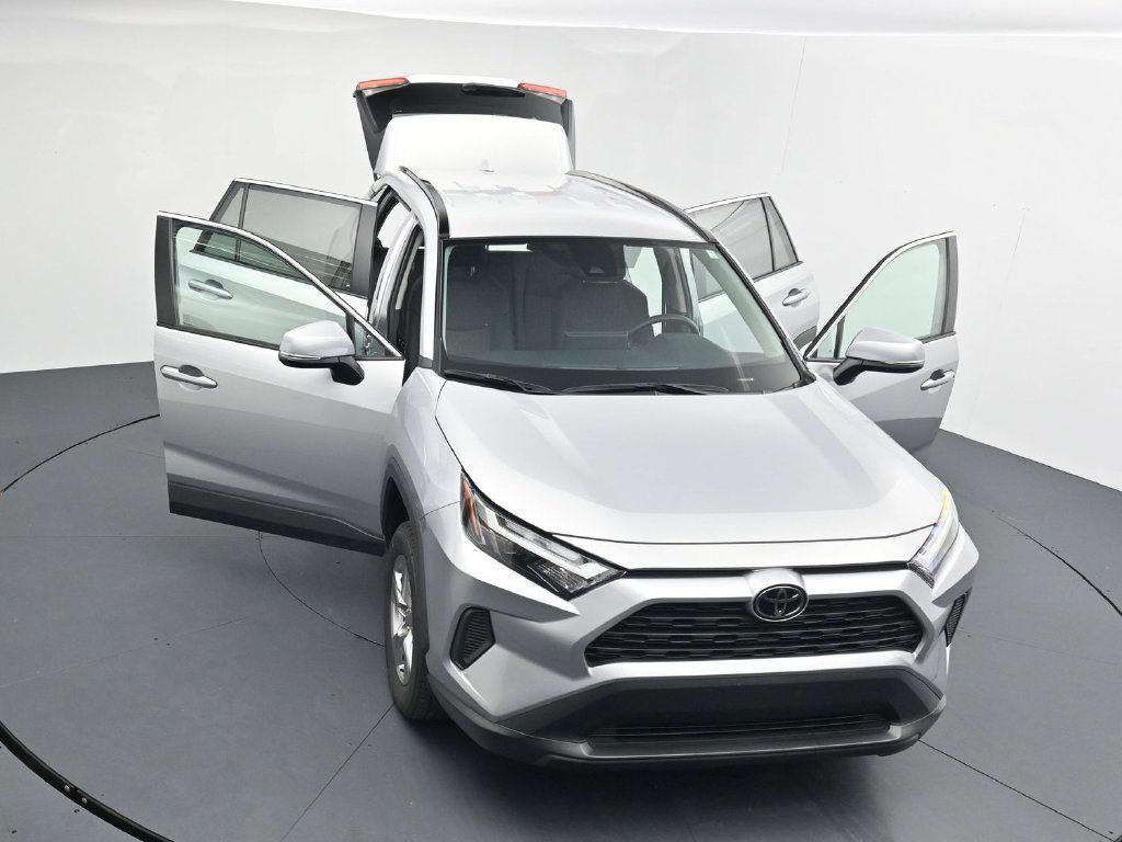 Used 2025 Toyota RAV4 XLE AWD/4WD image 25