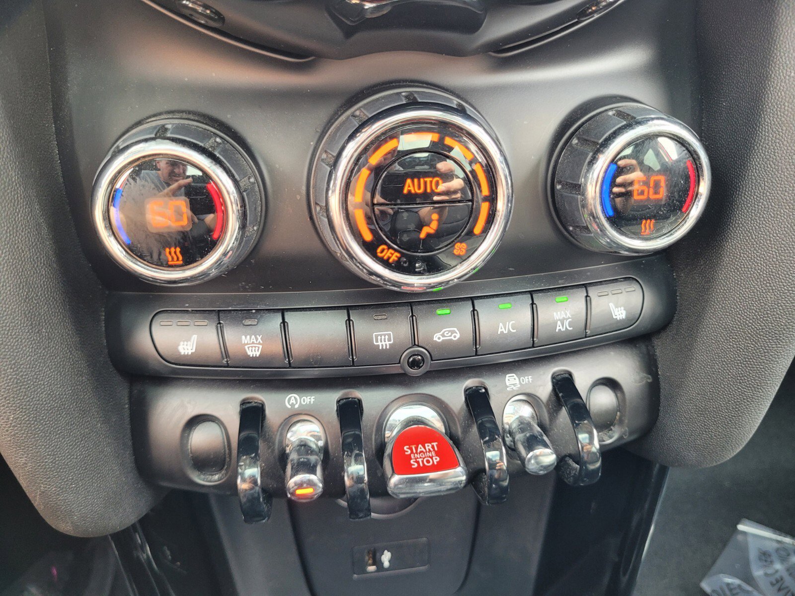 Used 2023 MINI Cooper 4-Door Hardtop image 25