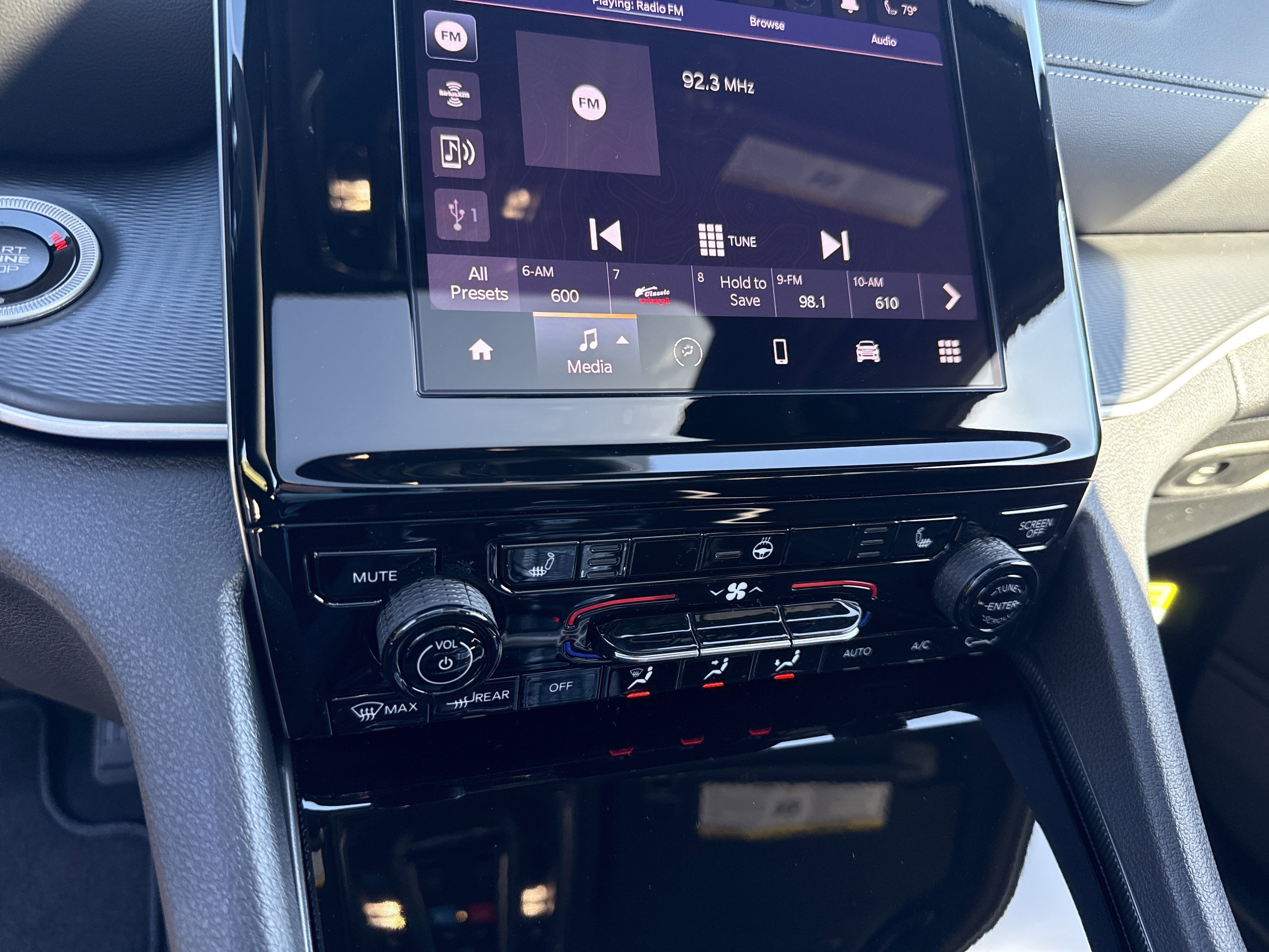 New 2025 Jeep Grand Cherokee Altitude image 29