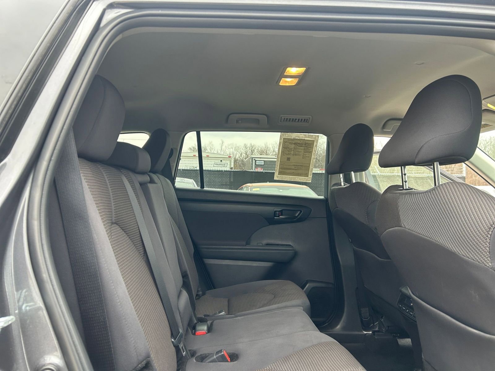 Used 2025 Toyota Highlander LE image 28