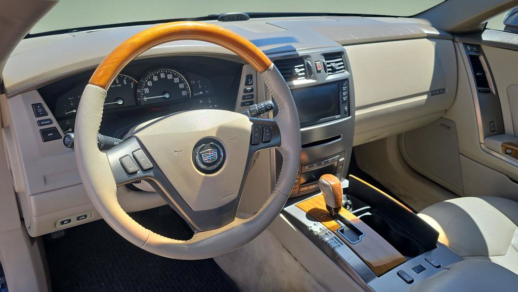 Used 2005 Cadillac XLR RWD image 12
