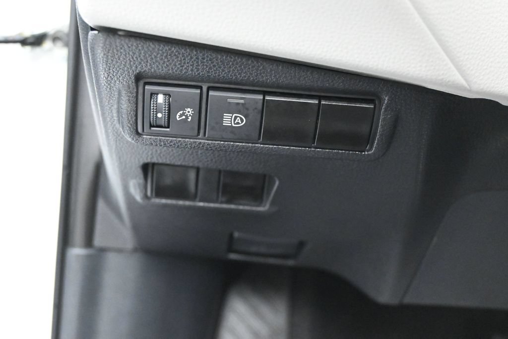 Used 2025 Toyota Corolla Cross LE FWD image 16