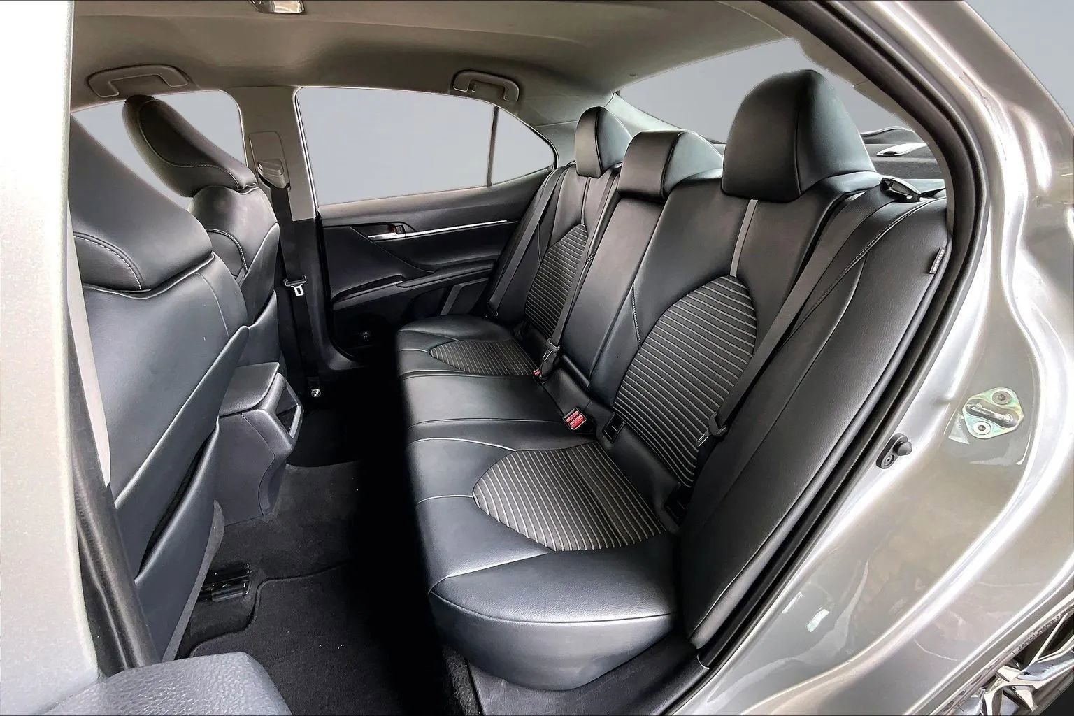 Used 2021 Toyota Camry SE FWD image 19