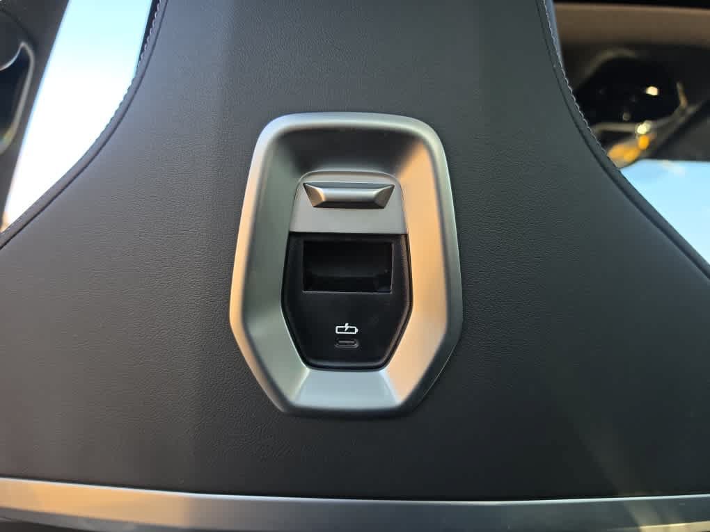 Used 2025 BMW 740i xDrive AWD/4WD image 30