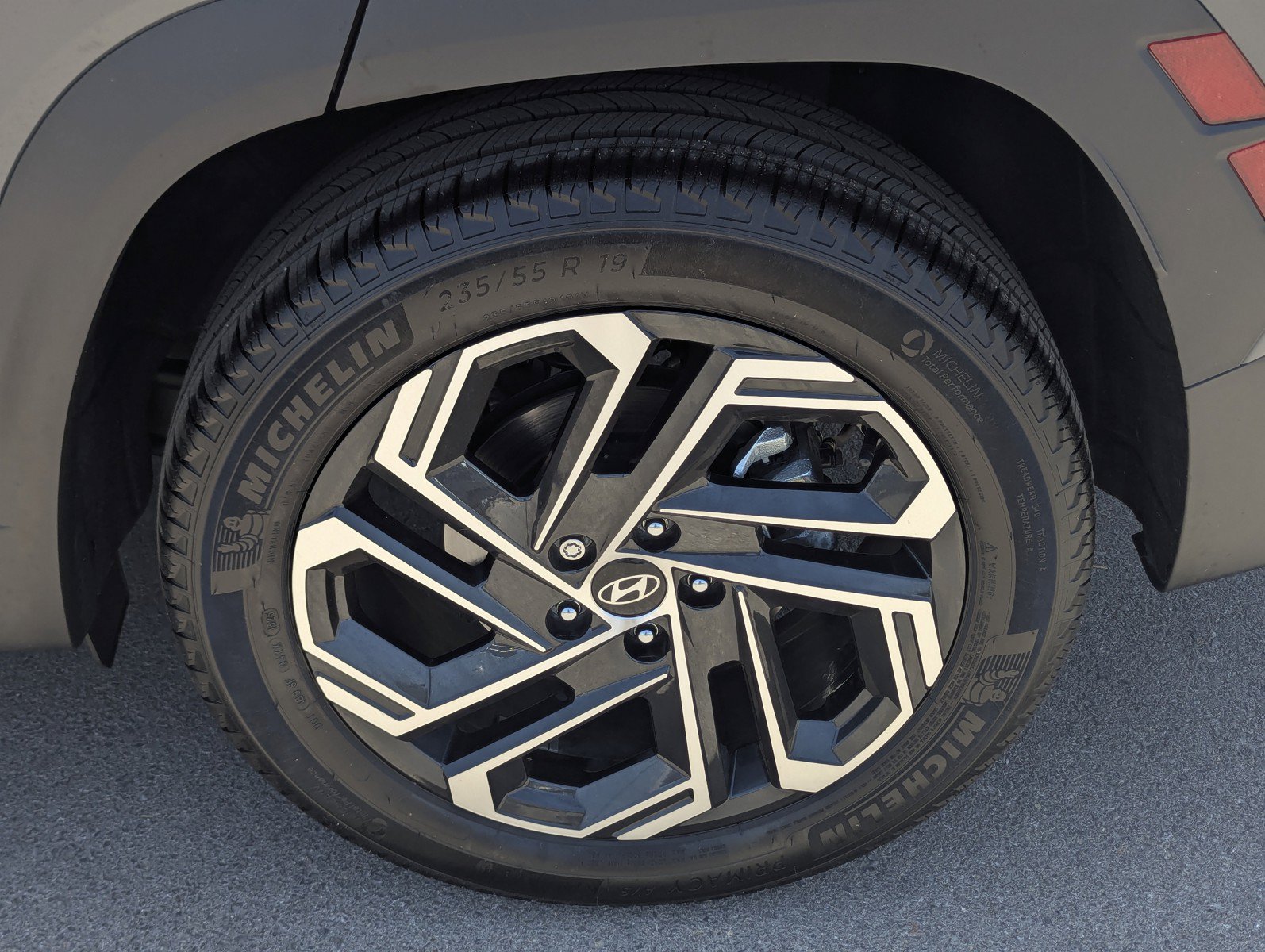 Used 2025 Hyundai Tucson Limited AWD/4WD image 7
