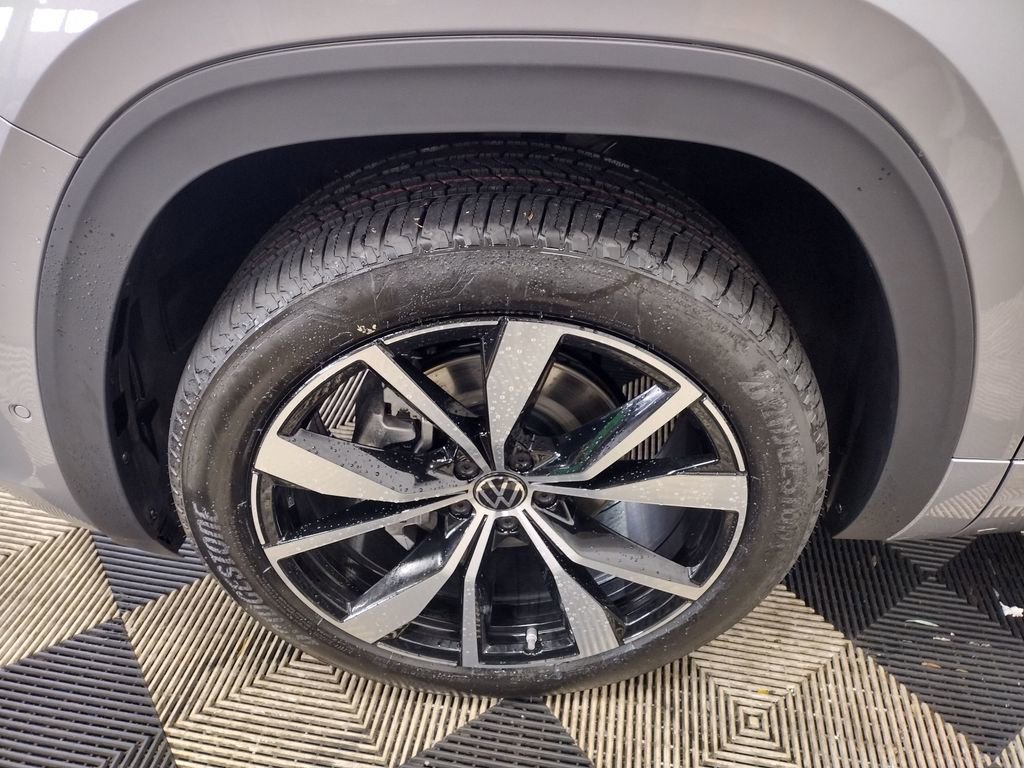 New 2026 Volkswagen Atlas Cross Sport SEL Premium R-Line image 5
