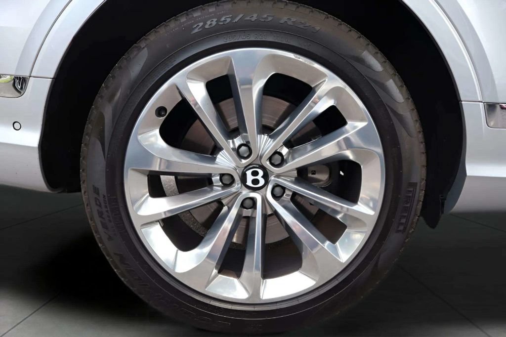 Used 2023 Bentley Bentayga Extended Wheelbase AWD/4WD image 22