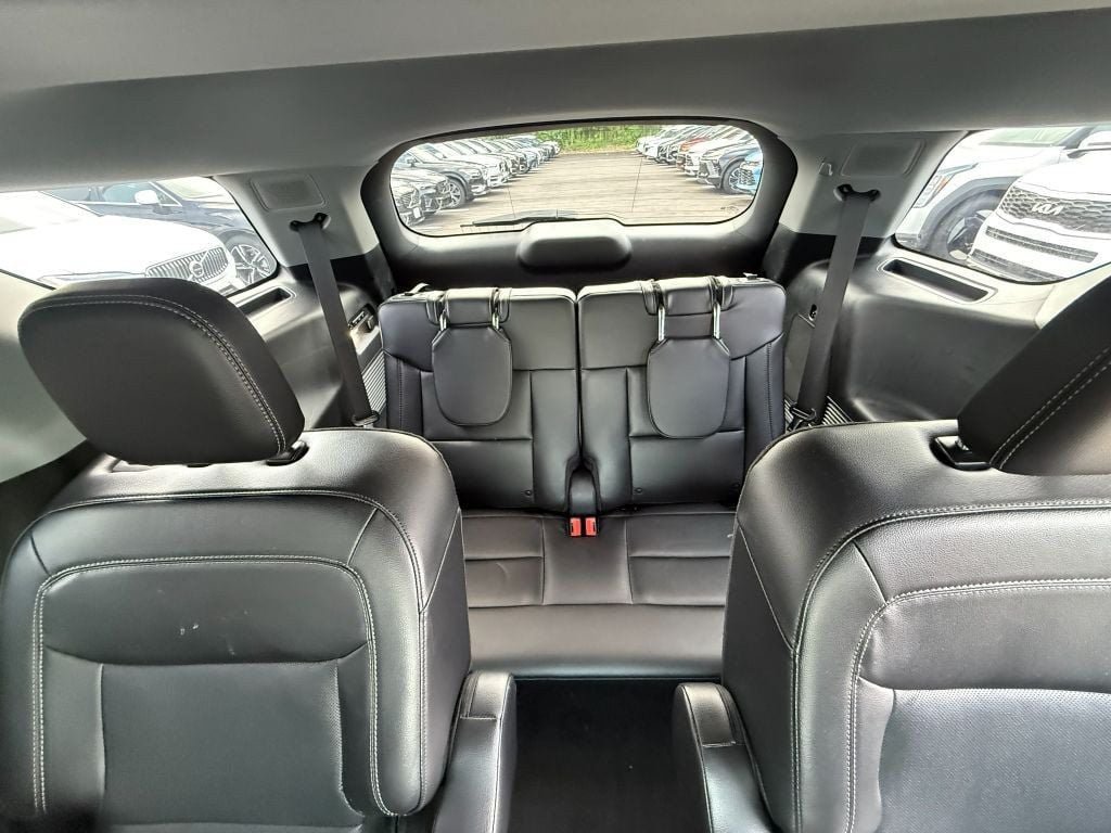 Used 2023 Ford Explorer Limited w/ Limited Technology Package AWD/4WD image 23