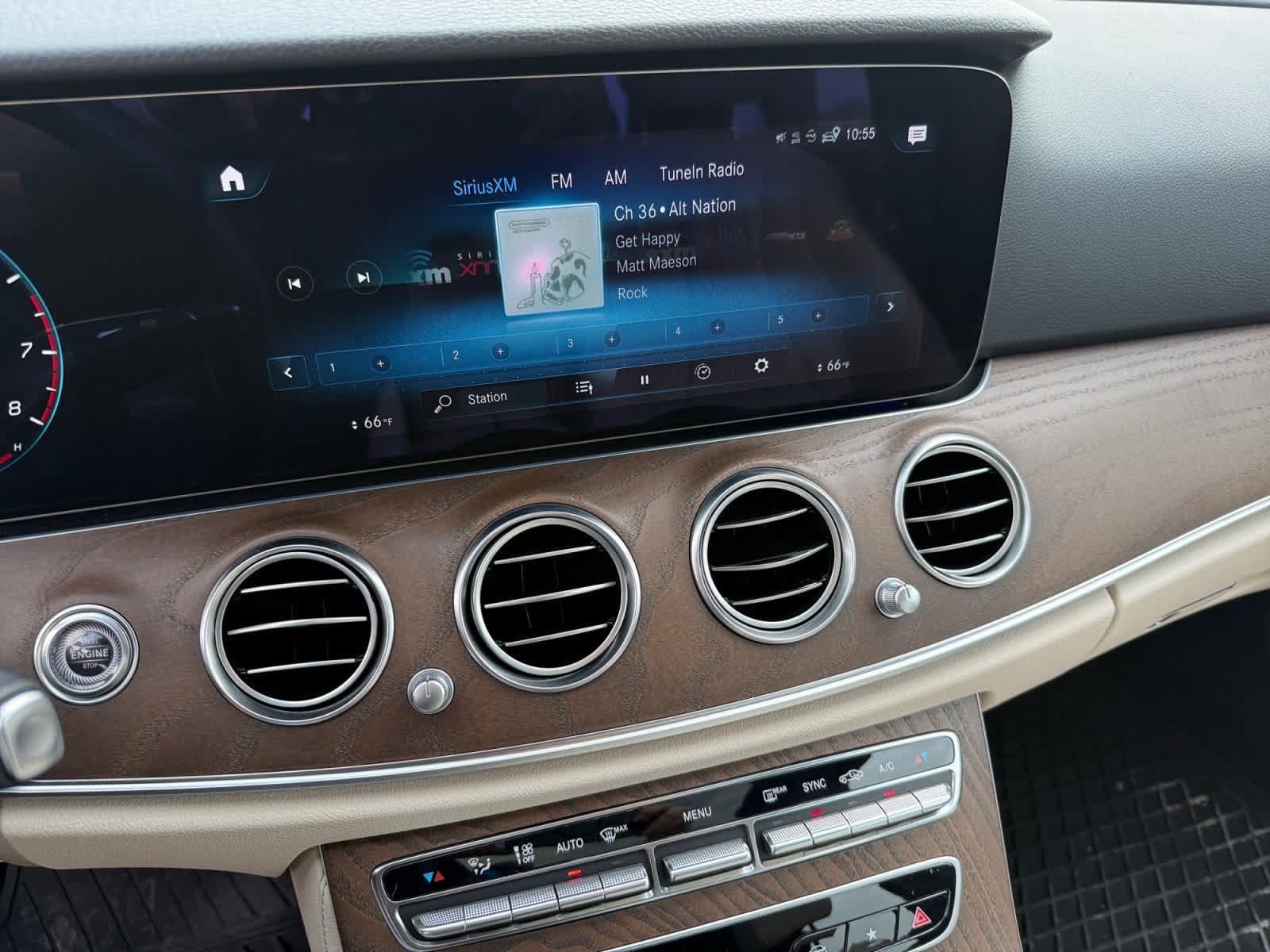 Used 2022 Mercedes-Benz E 350 Sedan image 16