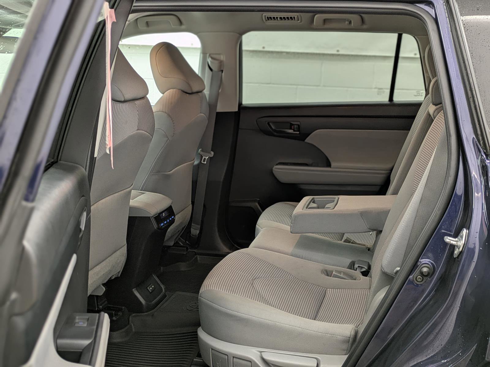 Used 2022 Toyota Highlander LE image 10