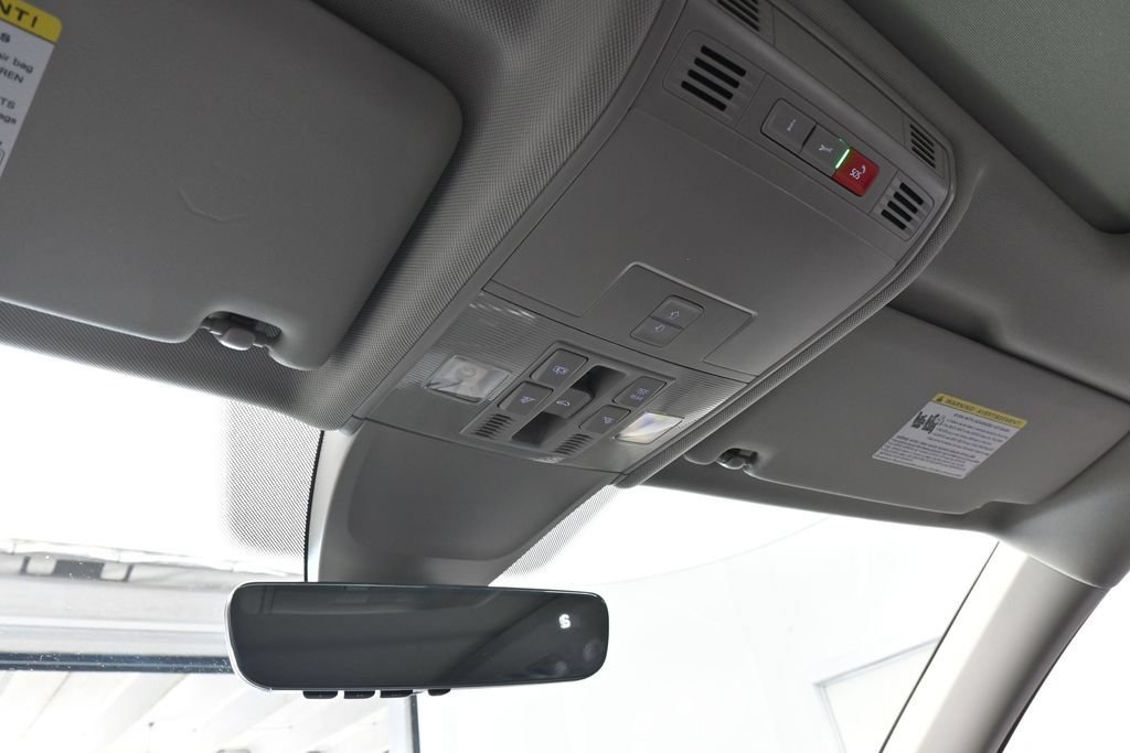 Used 2023 Volkswagen Tiguan SE FWD image 25