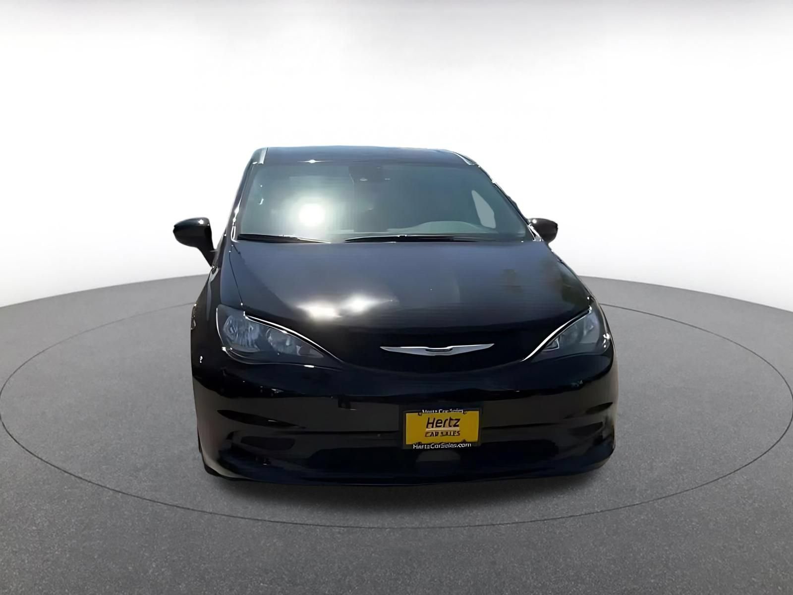Used 2024 Chrysler Voyager LX FWD image 3