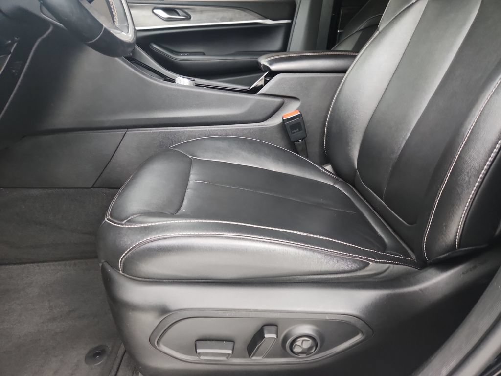Used 2022 Jeep Grand Cherokee L Limited AWD/4WD image 22