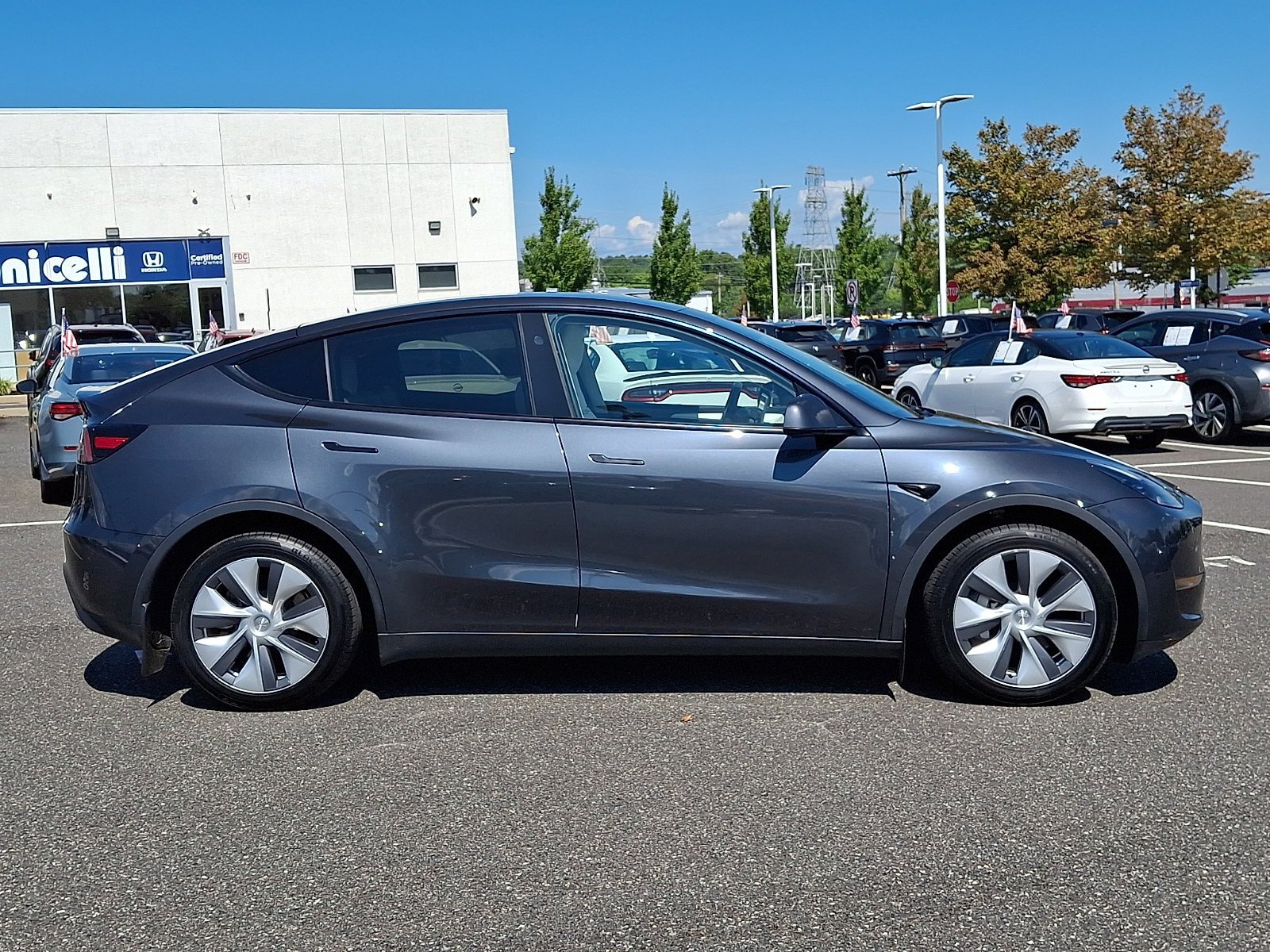 Used 2024 Tesla Model Y Long Range AWD/4WD image 7