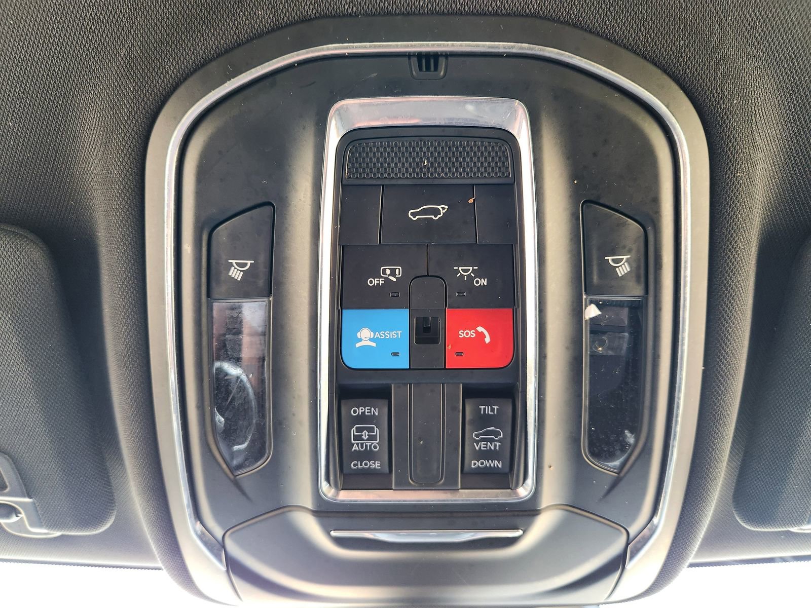 Used 2024 Jeep Grand Cherokee L Altitude AWD/4WD image 35