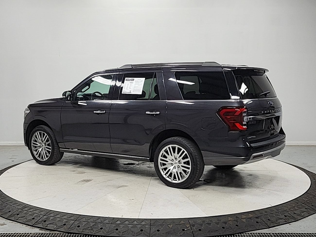 Used 2024 Ford Expedition Limited RWD image 5