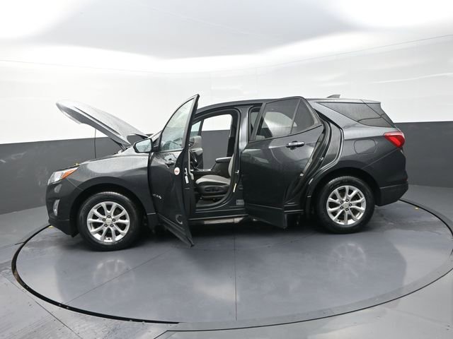 Used 2020 Chevrolet Equinox LS w/ LS Convenience Package AWD/4WD image 16
