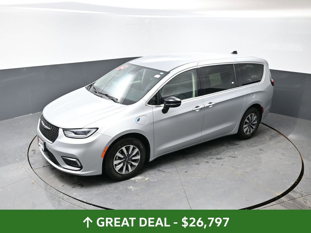 Used 2024 Chrysler Pacifica Select image 48