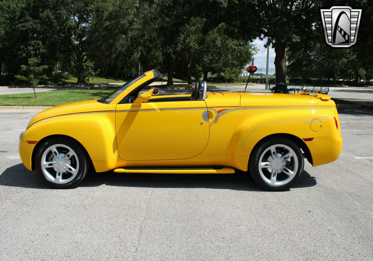 Used 2005 Chevrolet SSR w/ Preferred Equipment Group image 14
