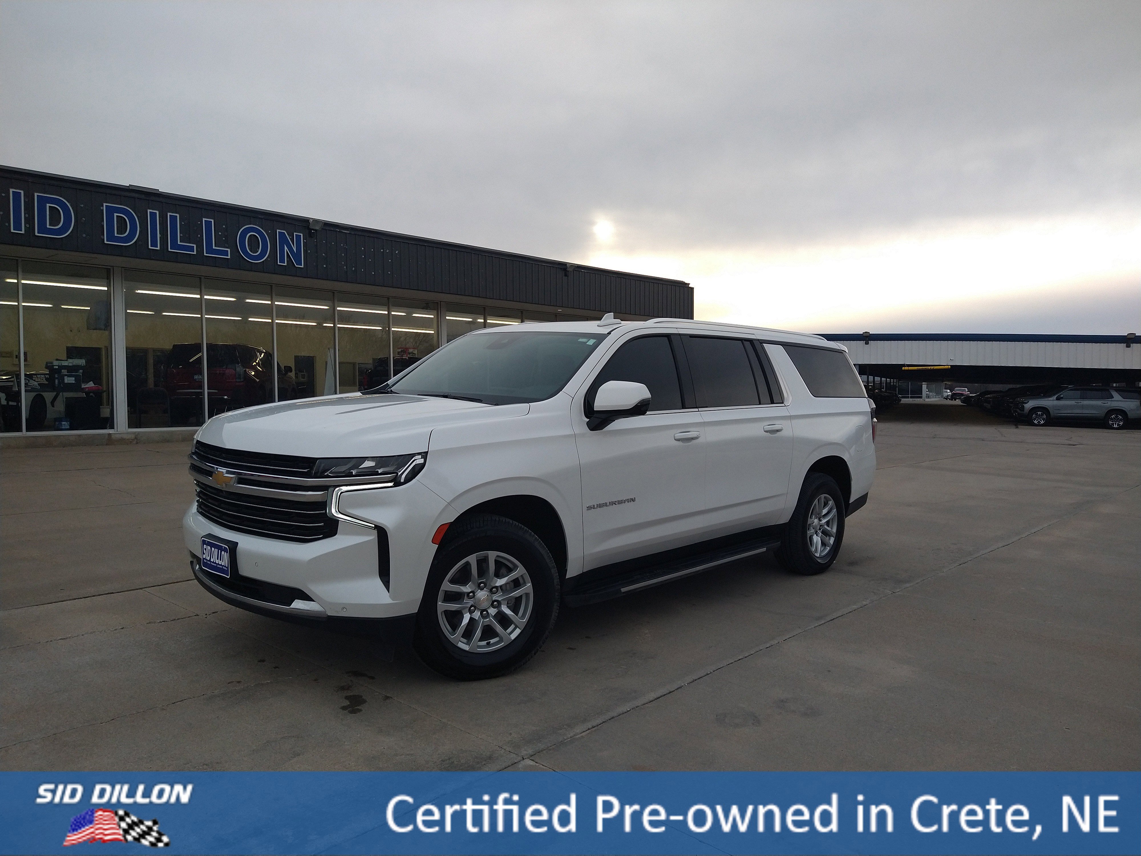 Used 2023 Chevrolet Suburban LT w/ Luxury Package image 1