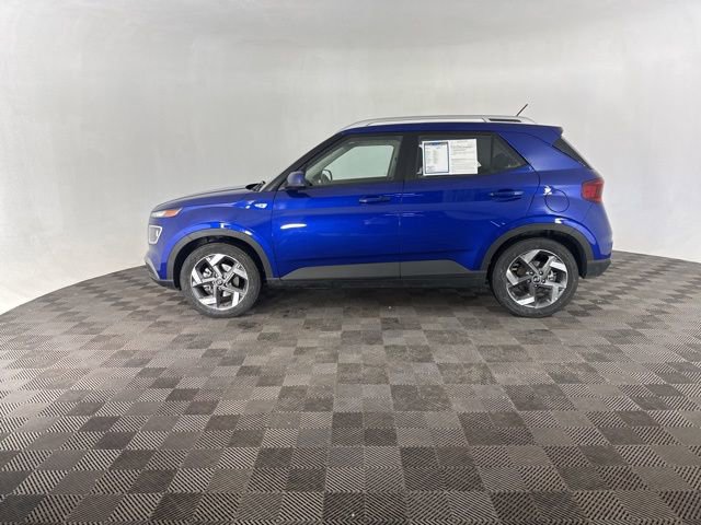 Used 2025 Hyundai Venue SEL image 5