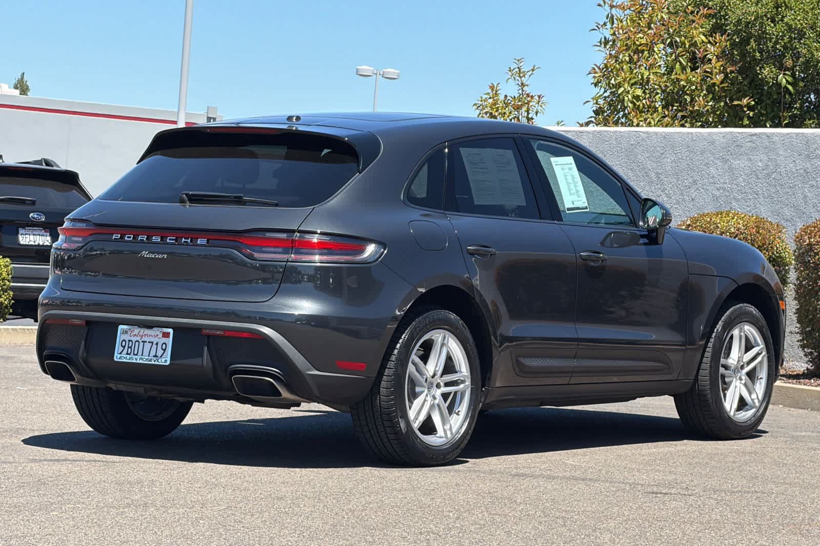 Used 2022 Porsche Macan AWD/4WD image 2