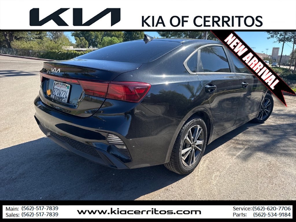 Certified 2022 Kia Forte LXS FWD image 5