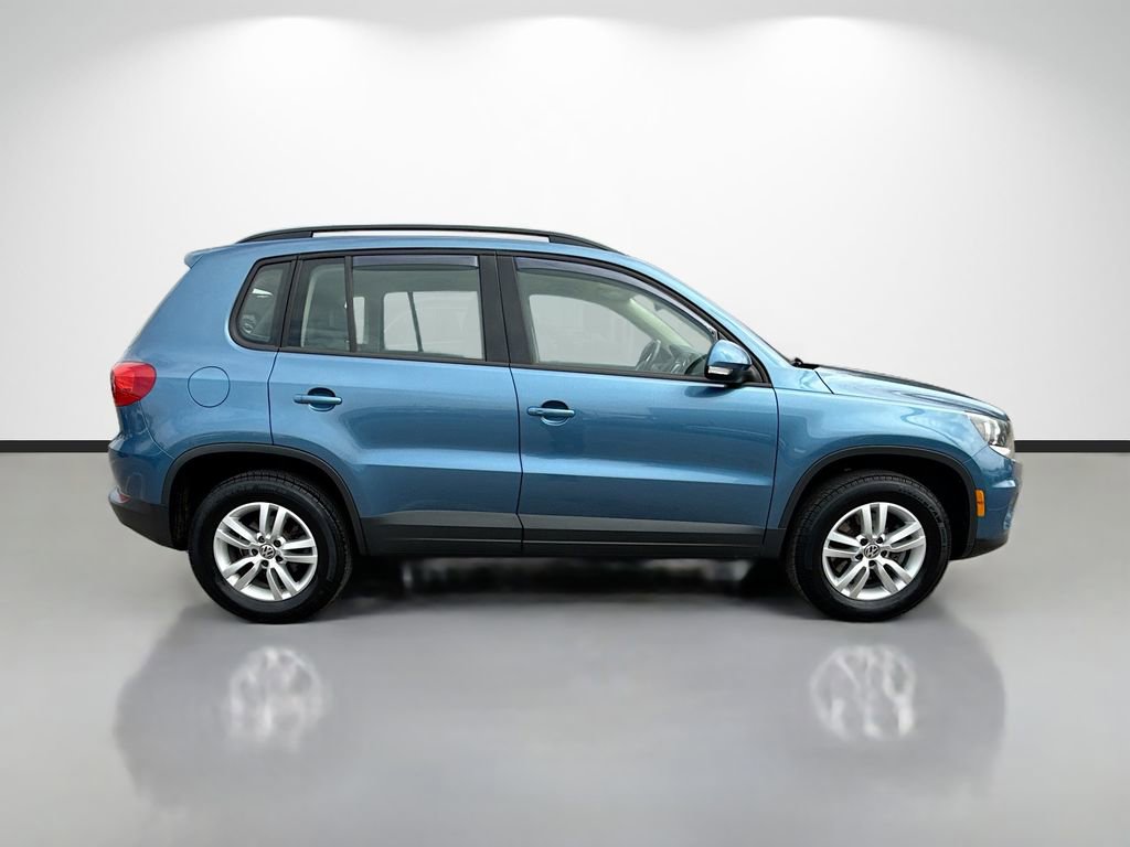 Used 2017 Volkswagen Tiguan S image 2