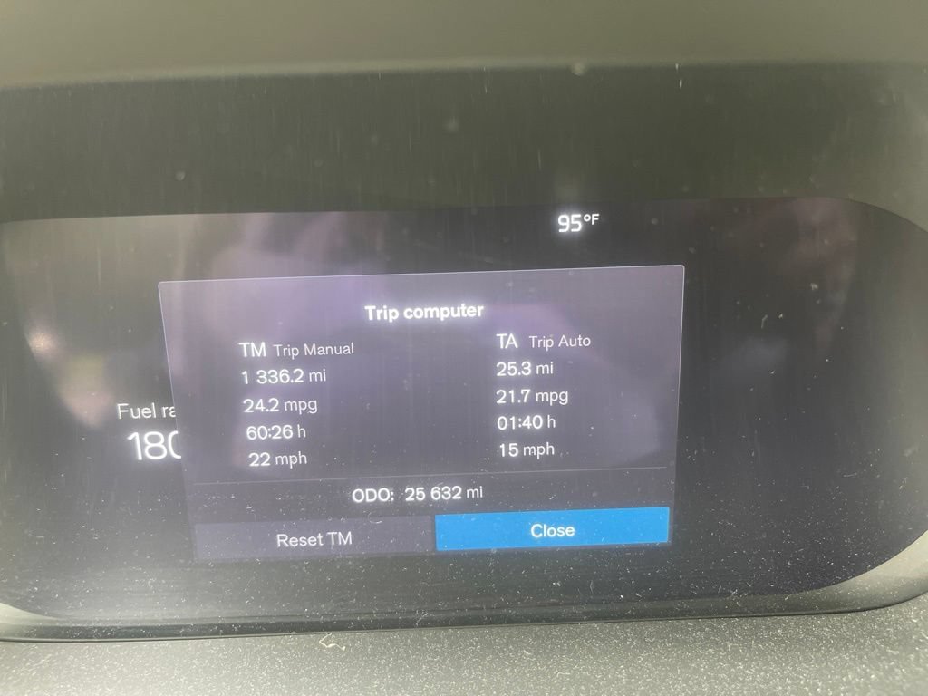 Used 2024 Volvo XC60 B5 Plus w/ Climate Package AWD/4WD image 4