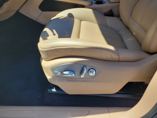 Certified 2020 Porsche Macan AWD/4WD image 23