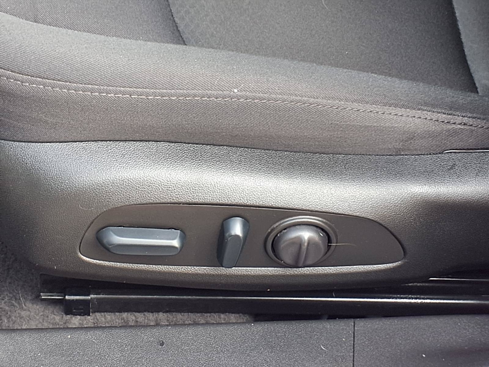 Used 2025 Chevrolet Malibu LT FWD image 4