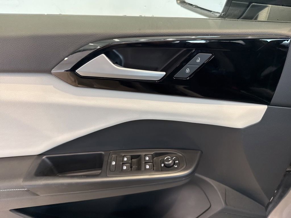 New 2026 Volkswagen Taos S image 17