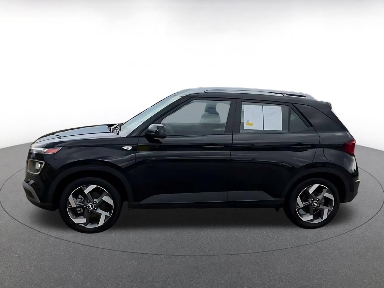Used 2026 Hyundai Venue SEL FWD image 8