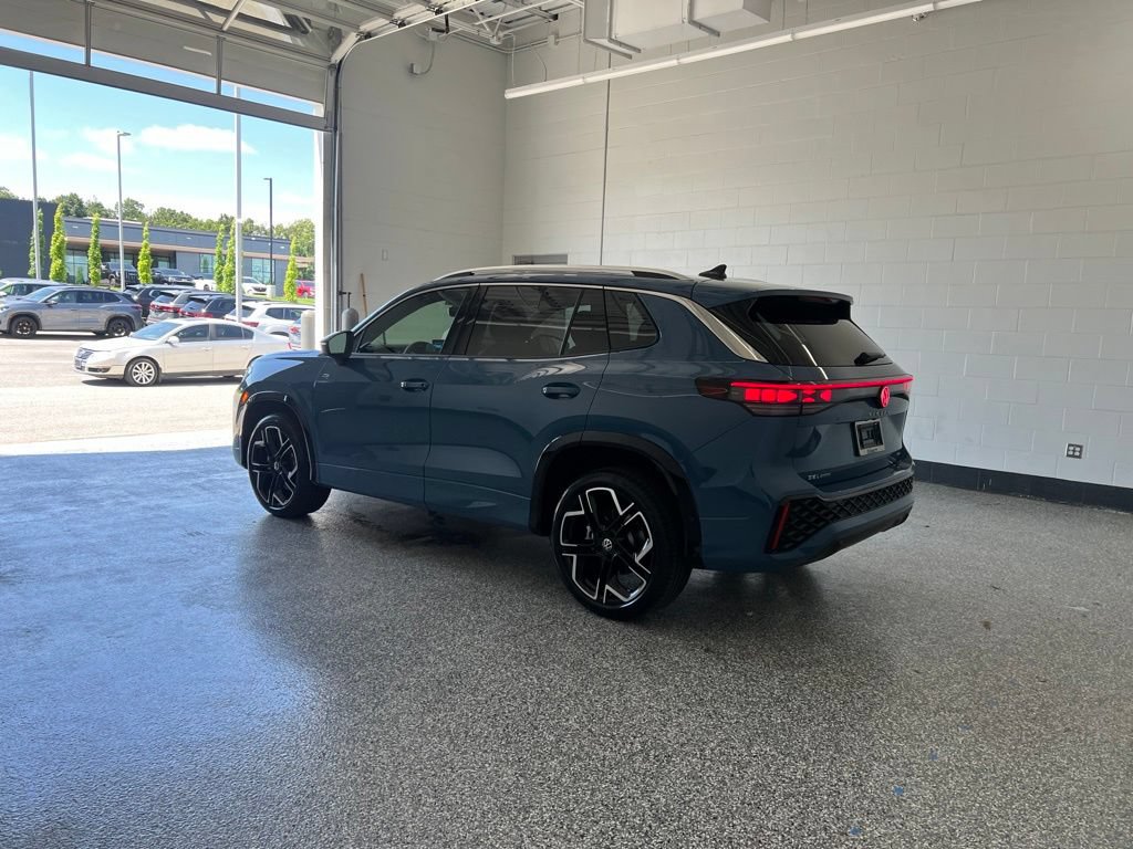 New 2026 Volkswagen Tiguan SEL R-Line AWD/4WD image 3